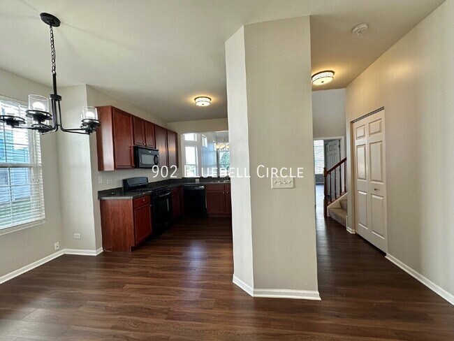 Foto del edificio - 902 Bluebell Cir