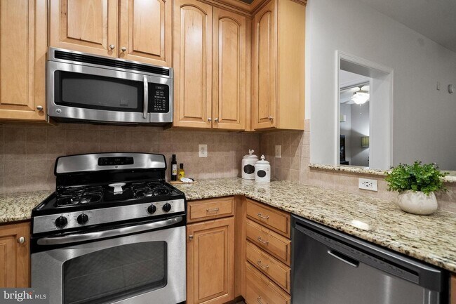 Building Photo - 6208 Lydia Hollow Dr