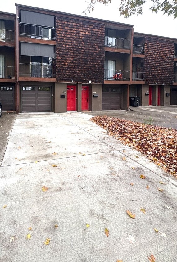 Primary Photo - 2 bedroom 2 bath condo