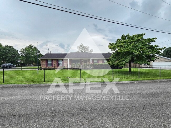 Building Photo - Stunning 3 Bd/2Ba Single Family Home with 2-Car Garage in the heart of Halls!