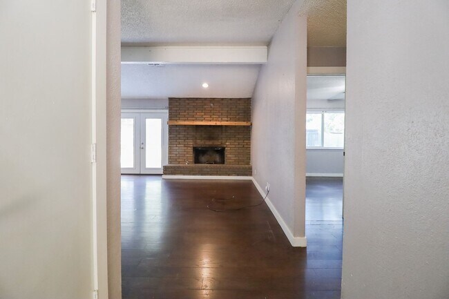 Foto del edificio - 3 BED 2 BATH! Schedule a tour today!