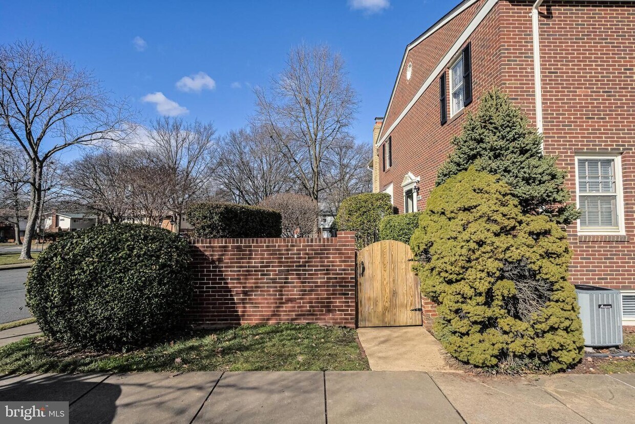 2599 Nicky Ln, Alexandria, VA 22311 Townhome Rentals in Alexandria VA