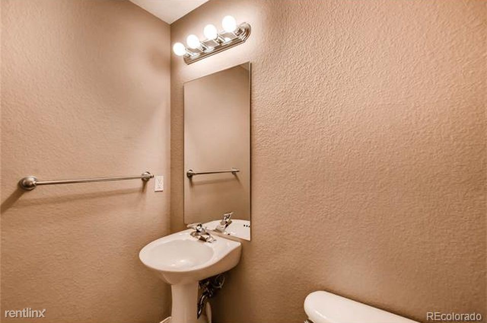 Foto del edificio - 13900 Lake Song Ln