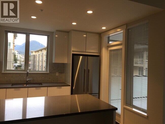 Building Photo - 2632 Library Ln