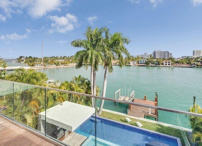 Building Photo - 321 E Dilido Dr