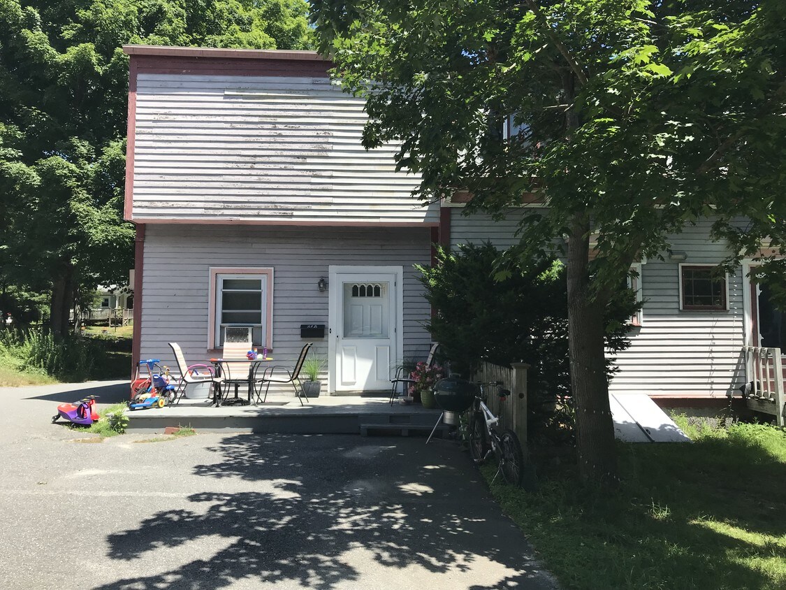 Primary Photo - 21 Central St
