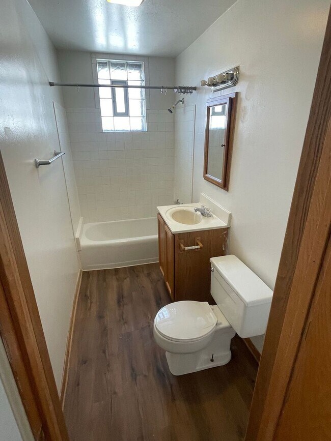 Foto del edificio - 1016 Grove Ave