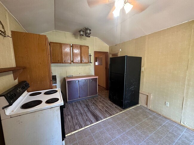 Building Photo - 459 E 71st St
