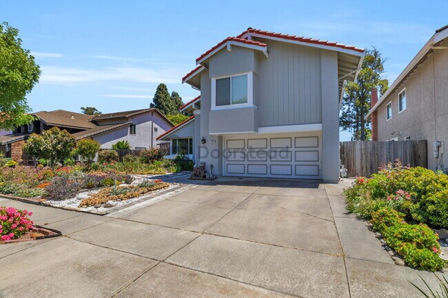 Building Photo - 4320 Peregrine Way
