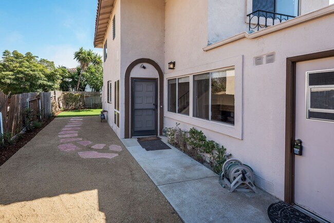 Building Photo - 7373 Elmhurst Pl