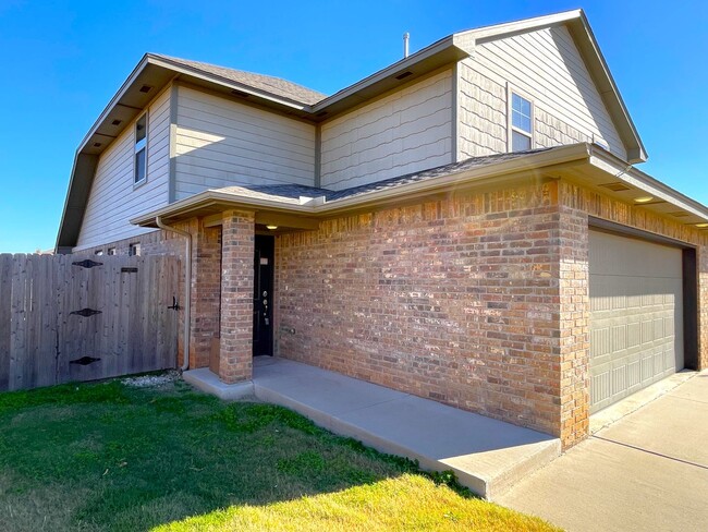 Building Photo - Balliet Duplex ~ OKC ~ P