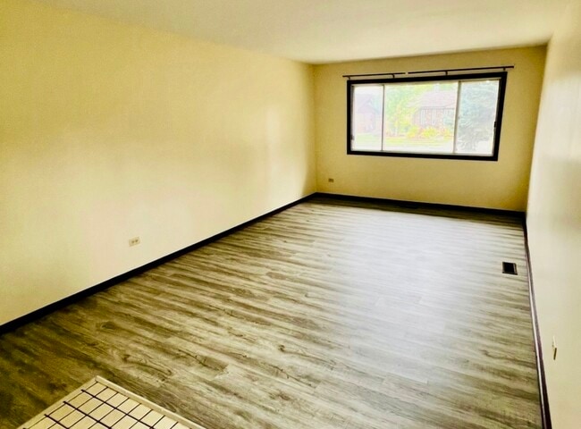 Building Photo - 1215 Fulton Dr