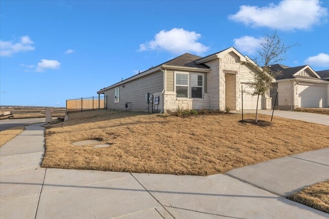 Building Photo - 5028 Hazelnut Ln