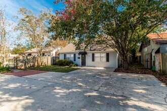 Building Photo - 204 N Cypress St