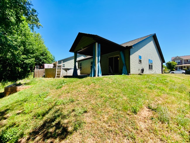 Building Photo - 938 S Mossy Rock Rd
