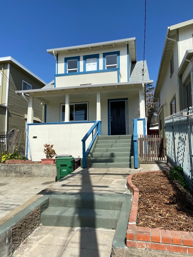 Building Photo - 2378 E 24th St