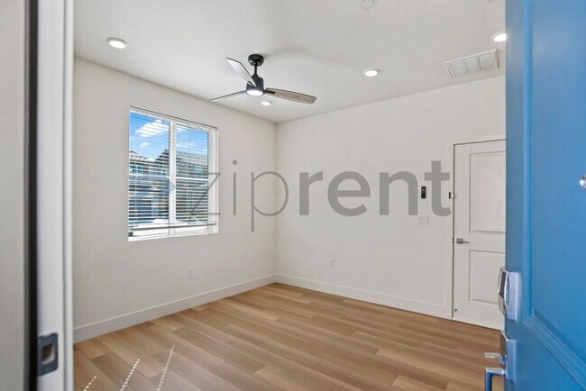 Foto del edificio - 5545 Oberon Ave