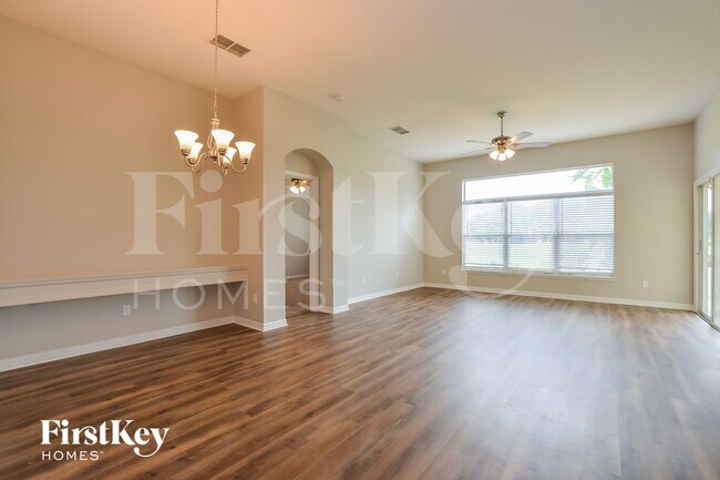 Foto del edificio - 6017 Spring Creek Ct