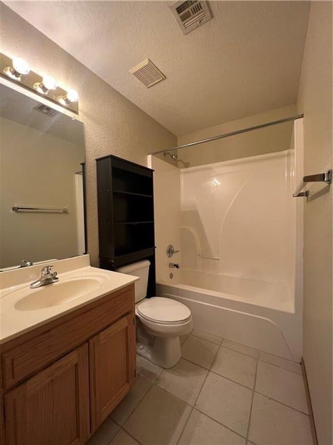 Building Photo - 2229 E Cinnamon Way