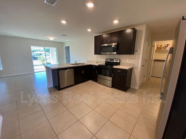 Foto del edificio - 23211 McQueeney Ave