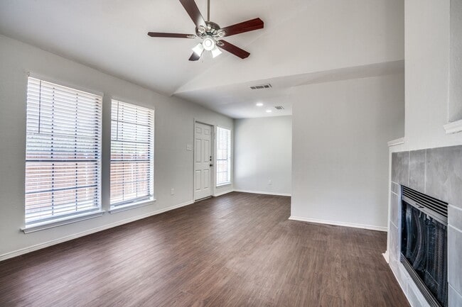 Building Photo - 113 Peachtree Ct