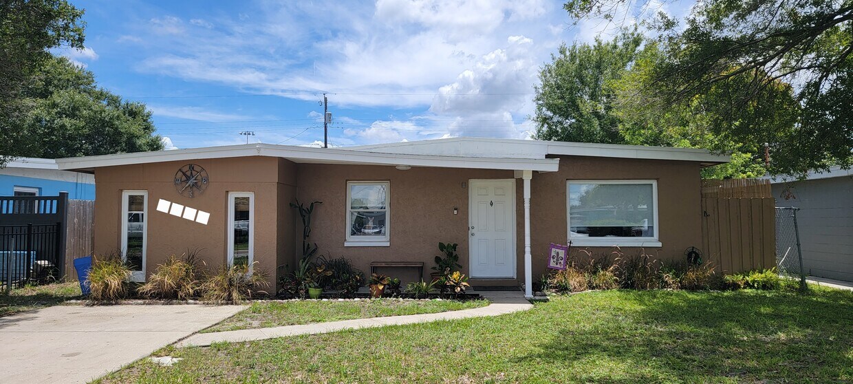 Foto principal - 3860 67th Ave N
