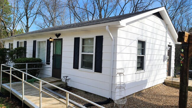 Foto del edificio - 3384 Freeman Hollow Rd