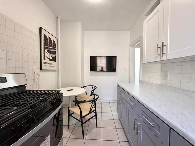 Building Photo - Nice room in a good neighborhood