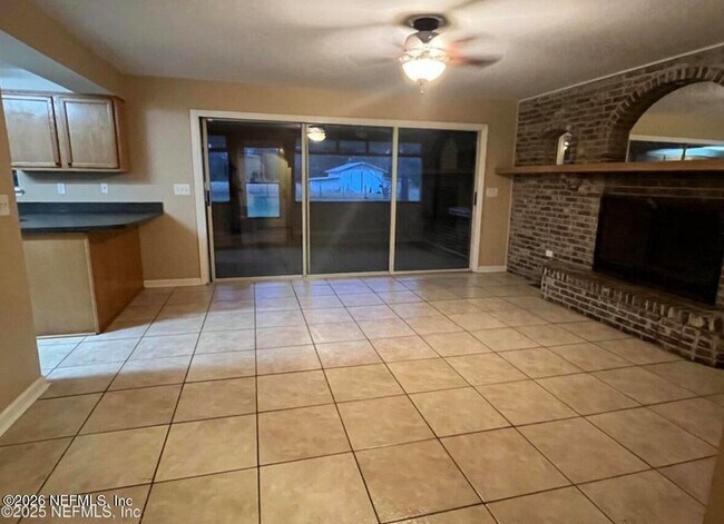 Foto del edificio - 6994 James Britt Rd