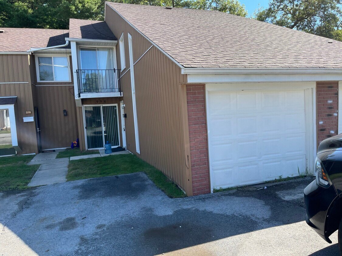 956 Morningside Dr, University Park, IL 60484 House Rental in