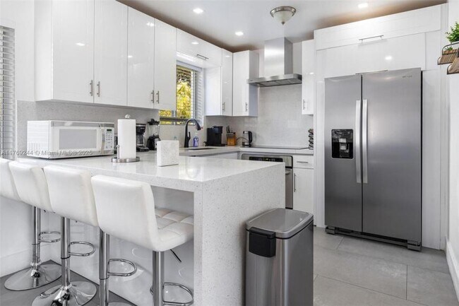 Foto del edificio - 3 bedroom in Miami FL 33150