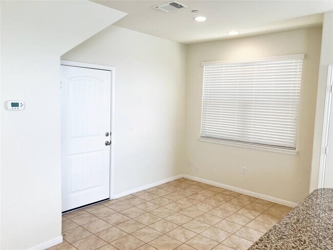 Building Photo - 1001 Zodiac Ln