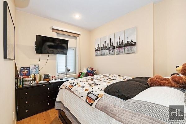 Foto del edificio - 121 KINGSLAND AVENUE