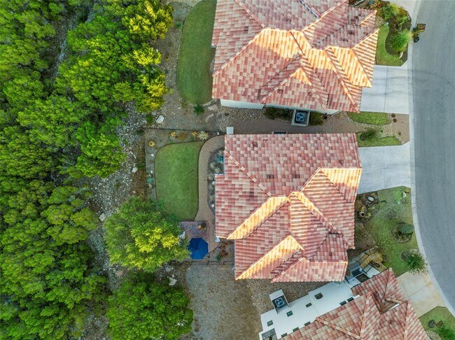 Foto del edificio - 211 Honey Creek Ct