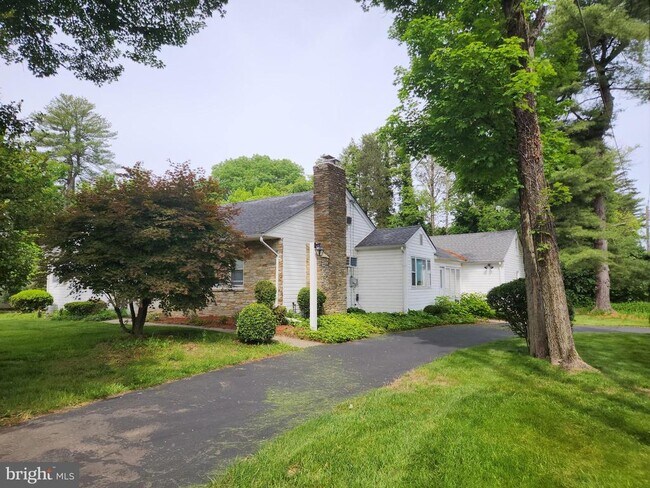 Building Photo - 644 Kingston Terrace