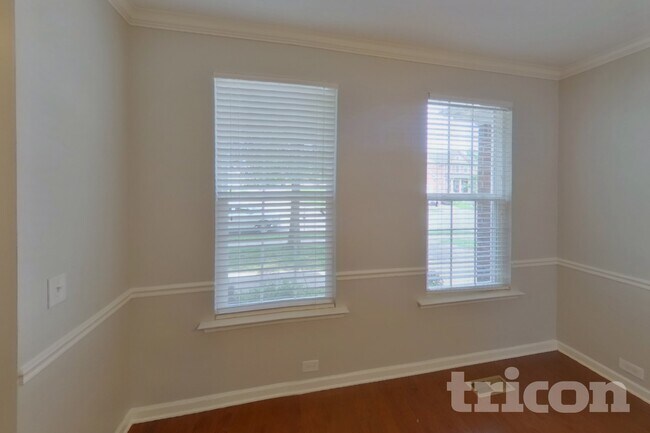 Foto del edificio - 6429 Sunnywood Dr