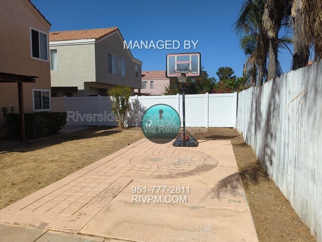 Foto del edificio - 16642 War Cloud Dr