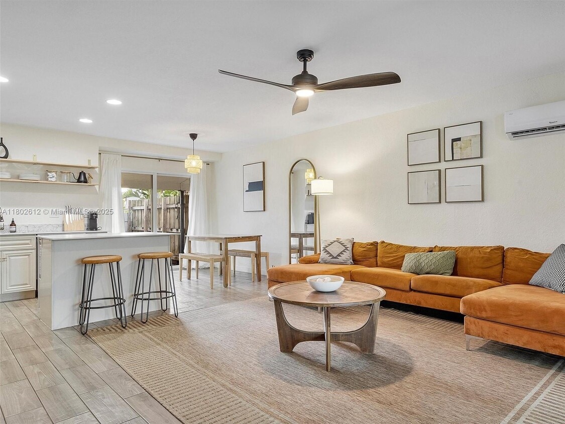 Foto principal - 300 SW 23rd St
