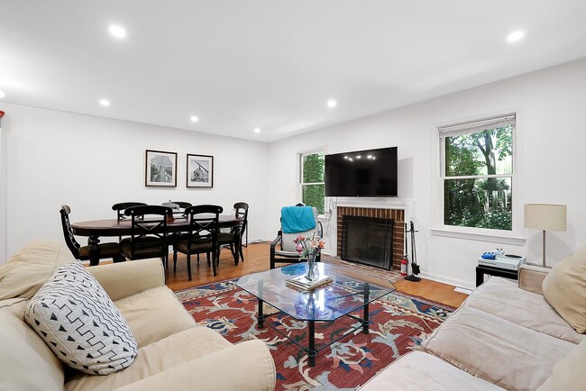 Building Photo - 3001 20th Ct S