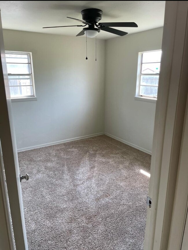 Foto del edificio - 305 S Cedar St