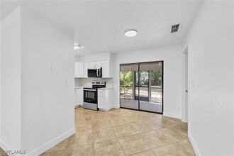 Building Photo - 1106 SE 8th Terrace