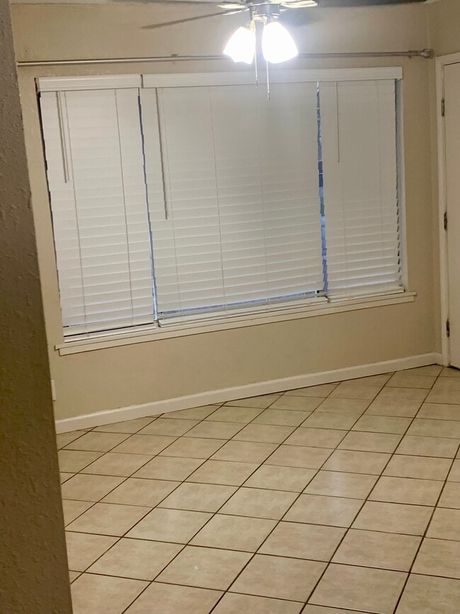 Building Photo - 116 W Strickland St