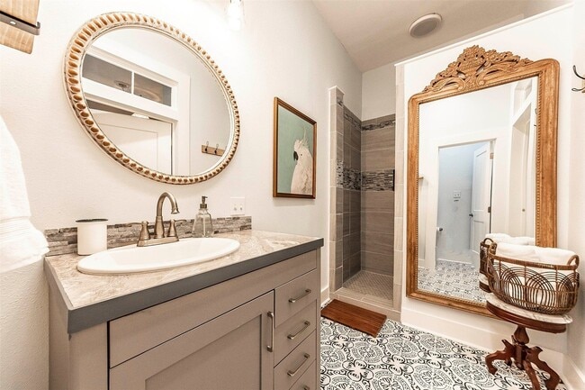 Building Photo - 2021 Avenue O 1/2