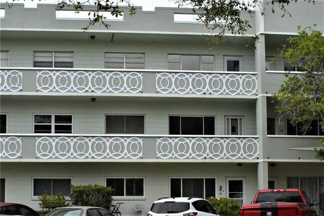 Building Photo - 2256 Philippine Dr