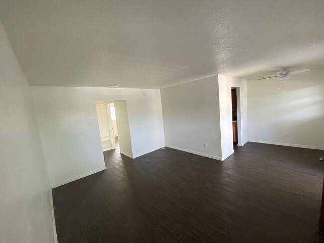 Building Photo - 808 Grand Central St