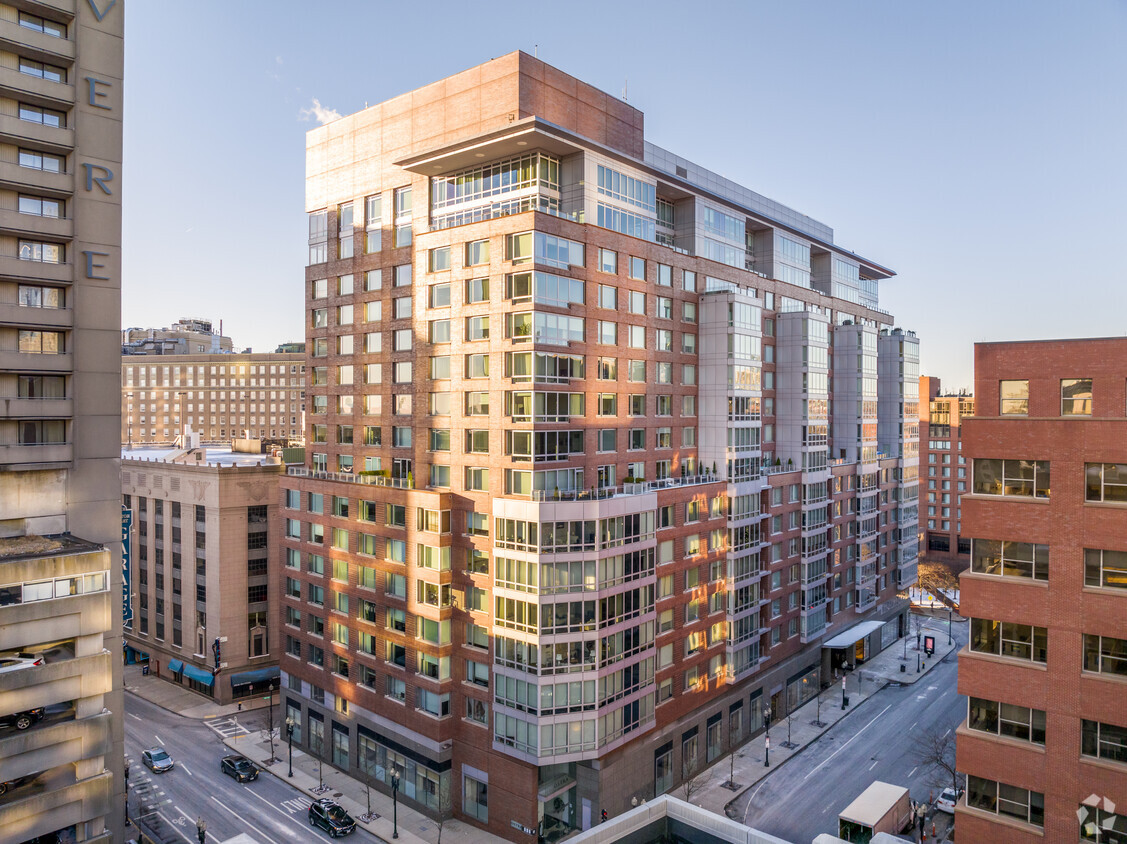 Foto principal - One Charles Condominiums