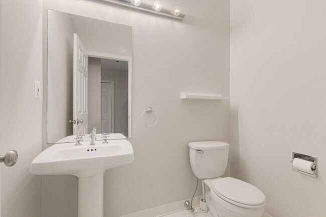 Foto del edificio - 1241 Adams St