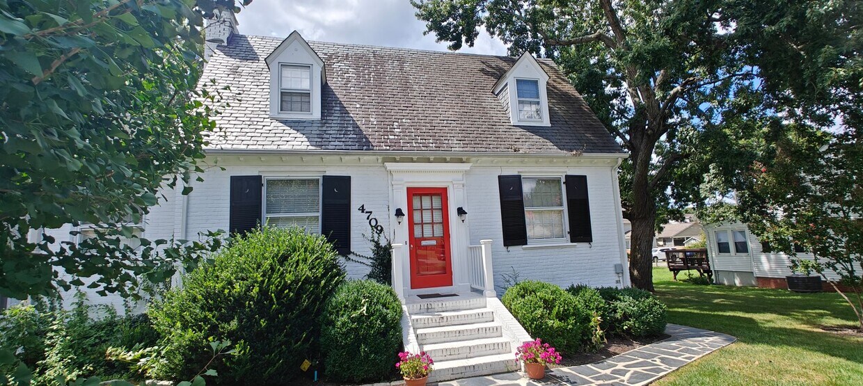 Foto principal - 4 BR / 3 BA Amazing Four bedroom Cape with...