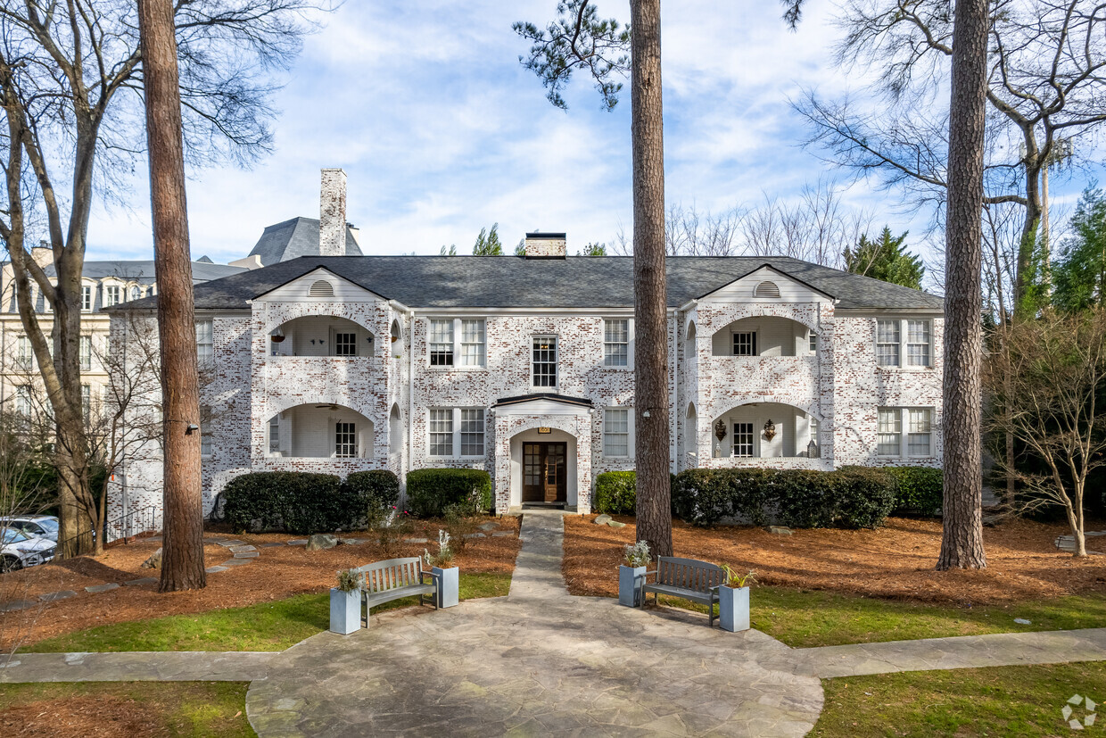 Foto principal - 51-77 Peachtree Memorial Dr NW