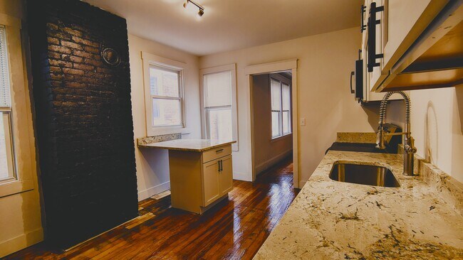 Foto del edificio - 2110 Howell St